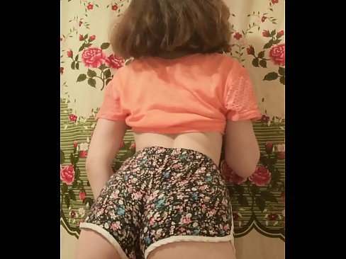 ❤️ Giovane pupa sexy fa uno striptease riprendendo i suoi pantaloncini alla telecamera Super sessoal it.hdporn24.ru ❌️